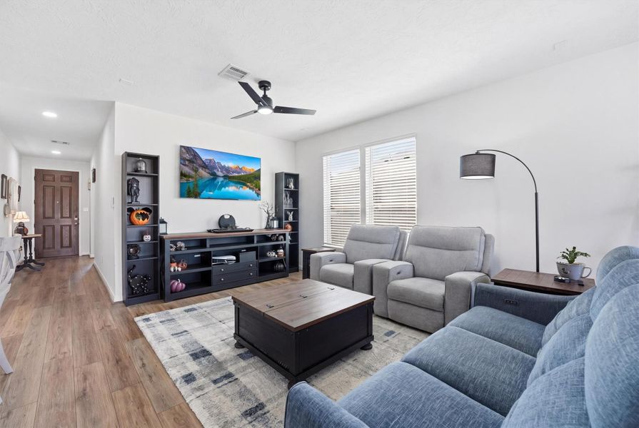 Furnished interior view inside a new home in Vida Costera, Texas City (Image 6).
