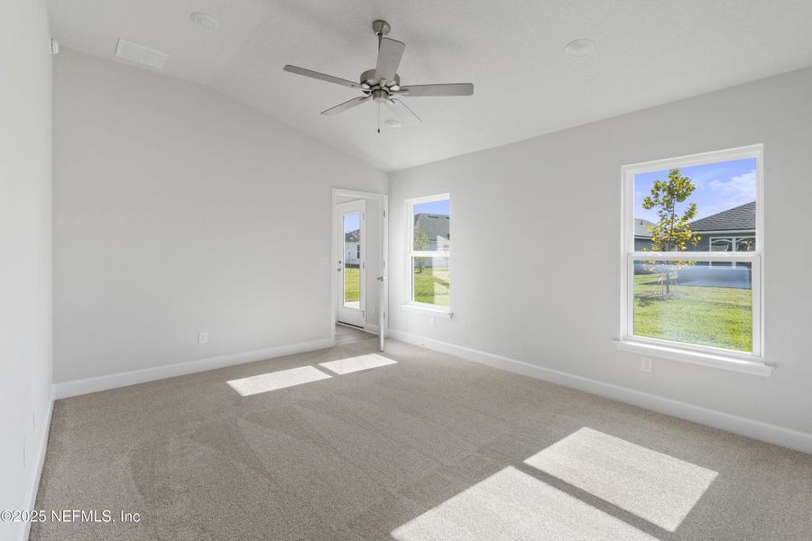 Spacious, unfurnished interior of a new home in Summerglen, Jacksonville (Image 10).