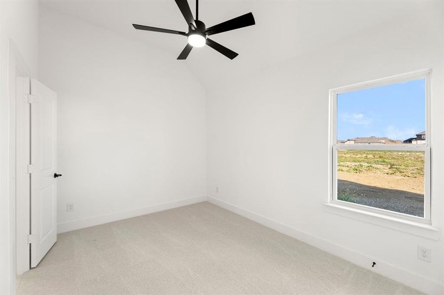 Spacious, unfurnished interior of a new home in Edgewood Creek, Celina (Image 20).