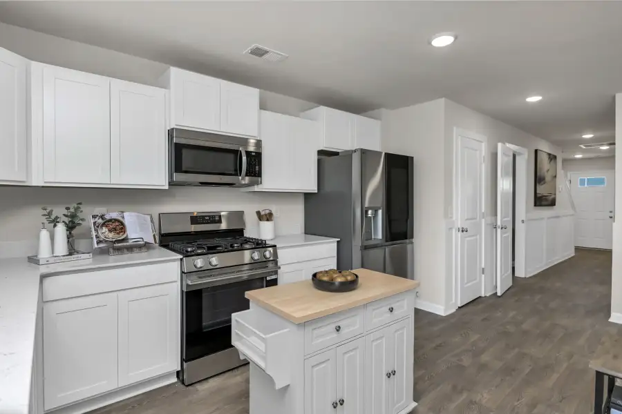 Furnished interior view inside a new home in Cameron Ridge, Columbia (Image 7).