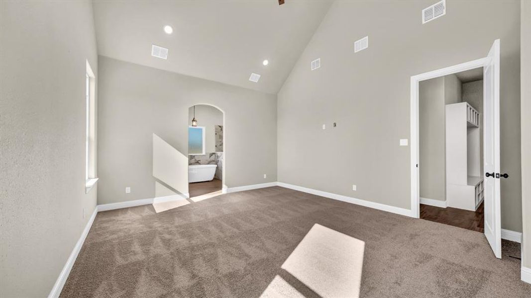 Spacious, unfurnished interior of a new home in , Chico (Image 28).