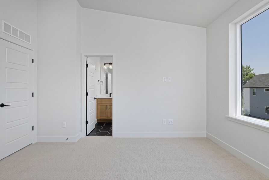 Spacious, unfurnished interior of a new home in Loretto Heights - Rise Collection, Denver (Image 13).