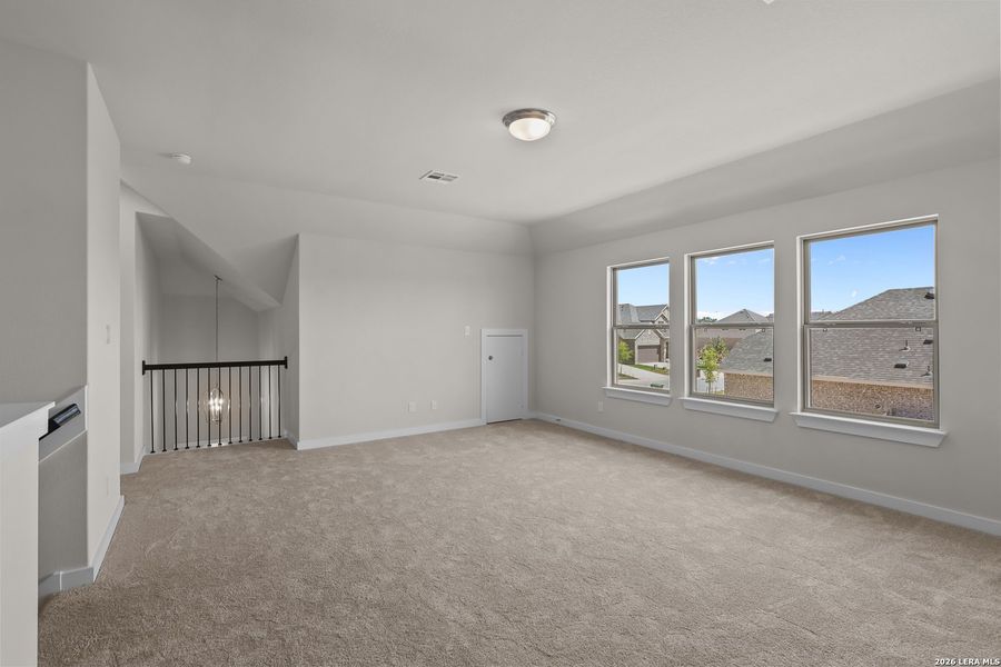 Spacious, unfurnished interior of a new home in Davis Ranch, San Antonio (Image 33).