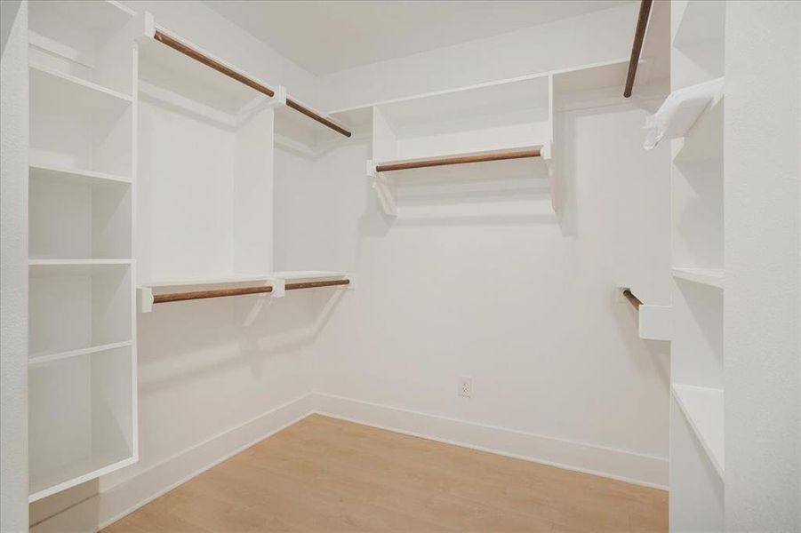 Spacious, unfurnished interior of a new home in Washington Meadows, Sherman (Image 20).