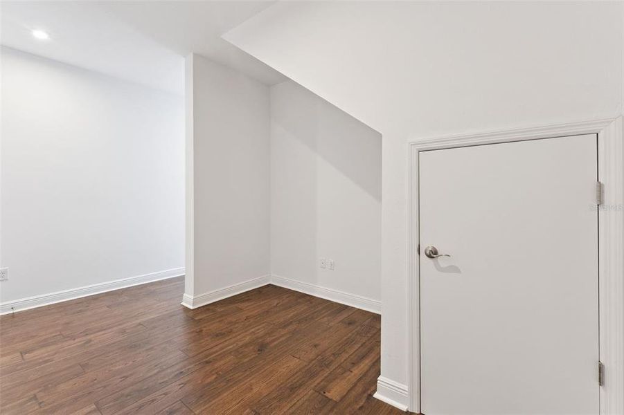 Spacious, unfurnished interior of a new home in , Orlando (Image 19).