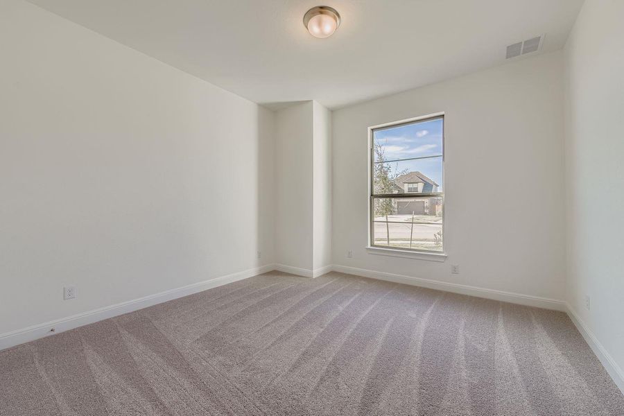 Spacious, unfurnished interior of a new home in 6 Creeks, Kyle (Image 10).