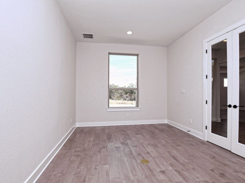 Representative unfurnished interior of a home built from the Emerald II by Giddens Homes in Riverstone, Georgetown (Image 17).