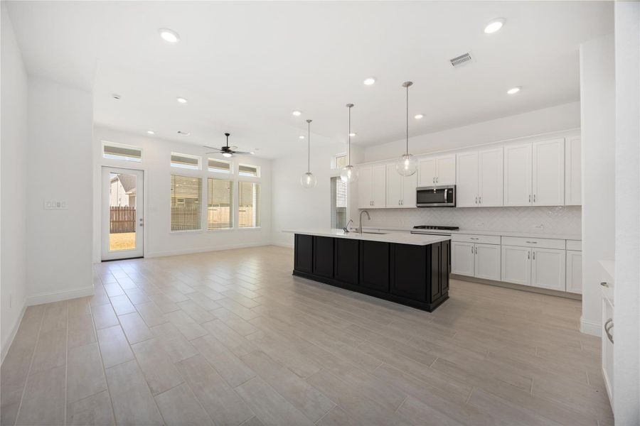 Spacious, unfurnished interior of a new home in Sienna, Missouri City (Image 16). Spacious, unfurnished interior of a new home in Sienna, Missouri City (Image 16).