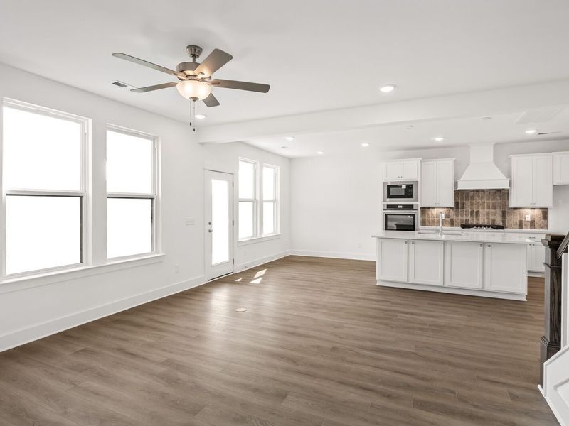 Spacious, unfurnished interior of a new home in Benders Cove, Mount Juliet (Image 34).