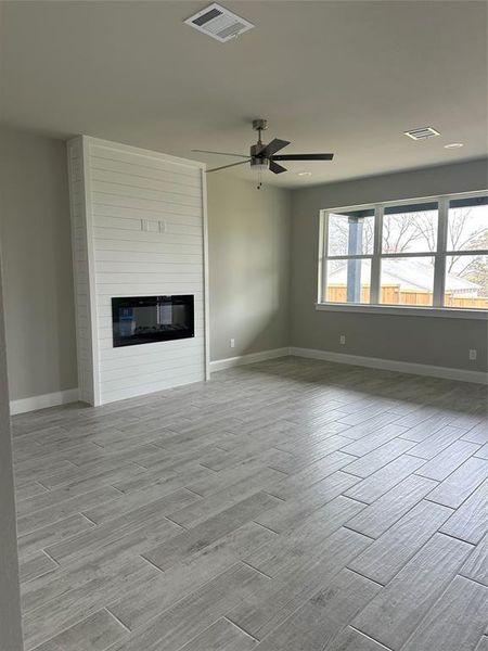 Spacious, unfurnished interior of a new home in , Dallas (Image 9).