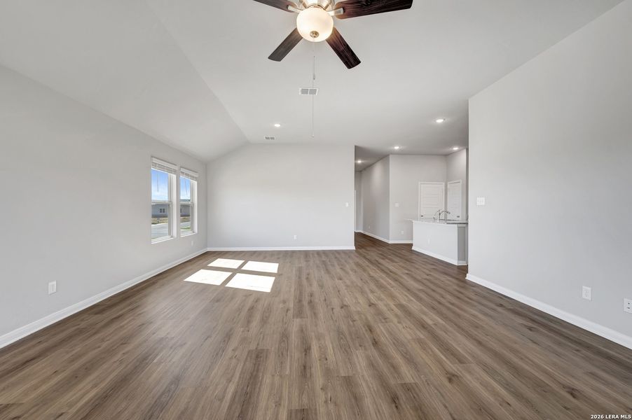 Spacious, unfurnished interior of a new home in Greenspoint Heights, Seguin (Image 24).