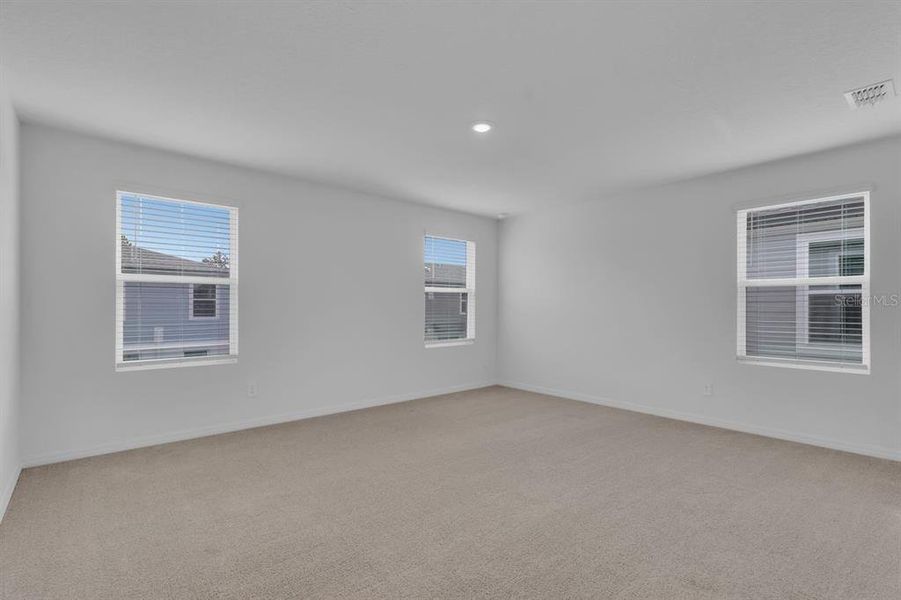 Spacious, unfurnished interior of a new home in , St. Cloud (Image 17).