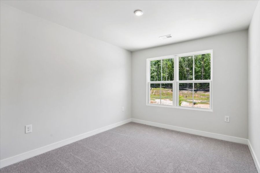 Spacious, unfurnished interior of a new home in Chapel Branch, Santee (Image 9).