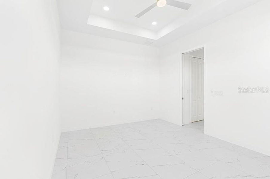 Spacious, unfurnished interior of a new home in , Cape Coral (Image 20).