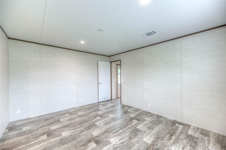Spacious, unfurnished interior of a new home in , Livingston (Image 20).