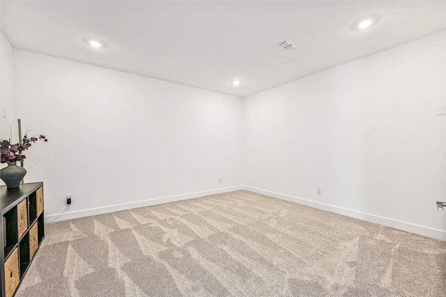 Spacious, unfurnished interior of a new home in Avalon at Friendswood, Friendswood (Image 24).