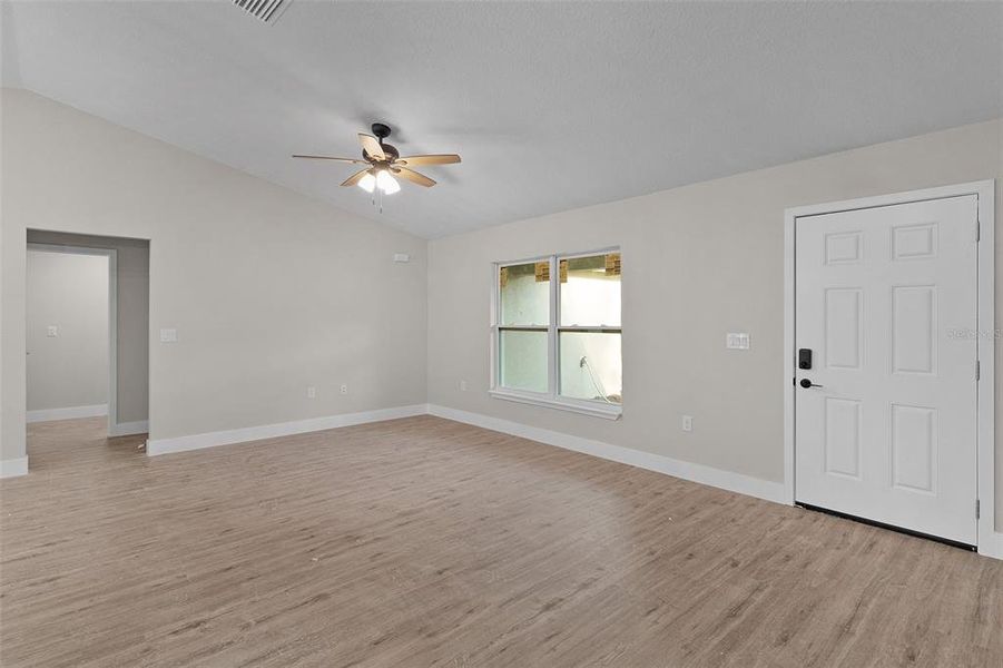 Spacious, unfurnished interior of a new home in , Citrus Springs (Image 31).