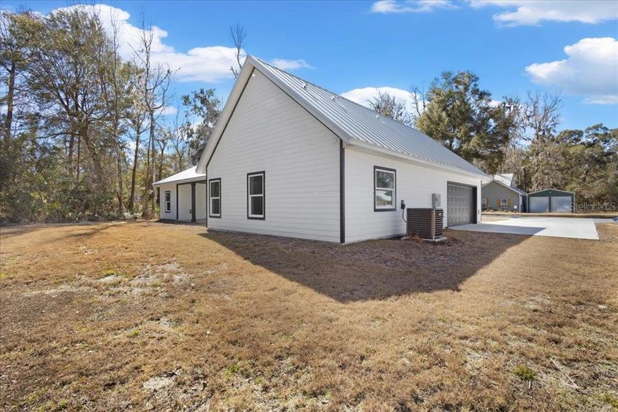 Exterior details and patio area of a home in , Fanning Springs (Image 25).