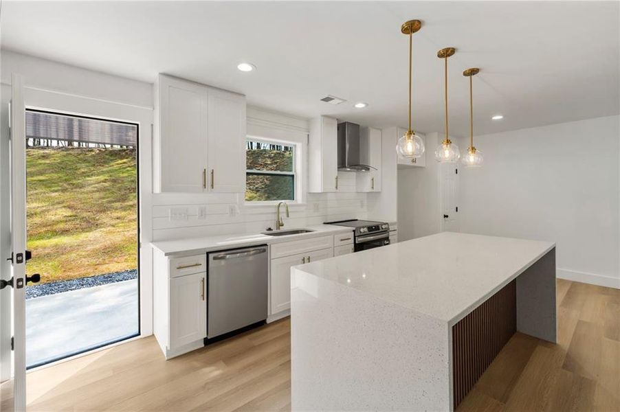 Furnished interior view inside a new home in , Cartersville (Image 13).