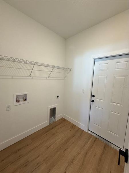 Spacious, unfurnished interior of a new home in , Ocala (Image 11).