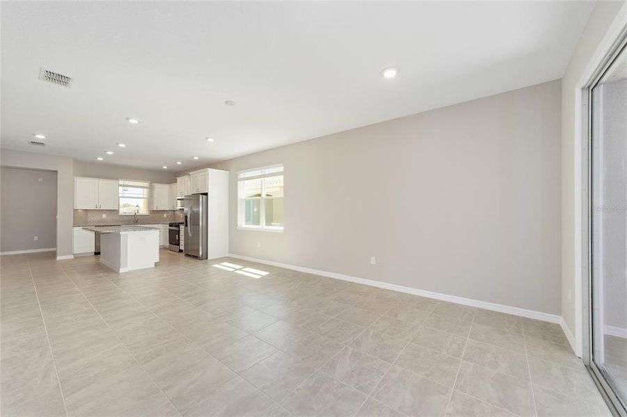 Spacious, unfurnished interior of a new home in , Ocala (Image 15).