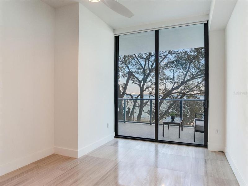 Spacious, unfurnished interior of a new home in , Tampa (Image 25).
