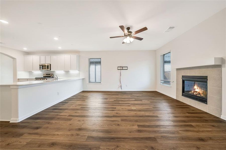 Spacious, unfurnished interior of a new home in La Terra, Celina (Image 25).