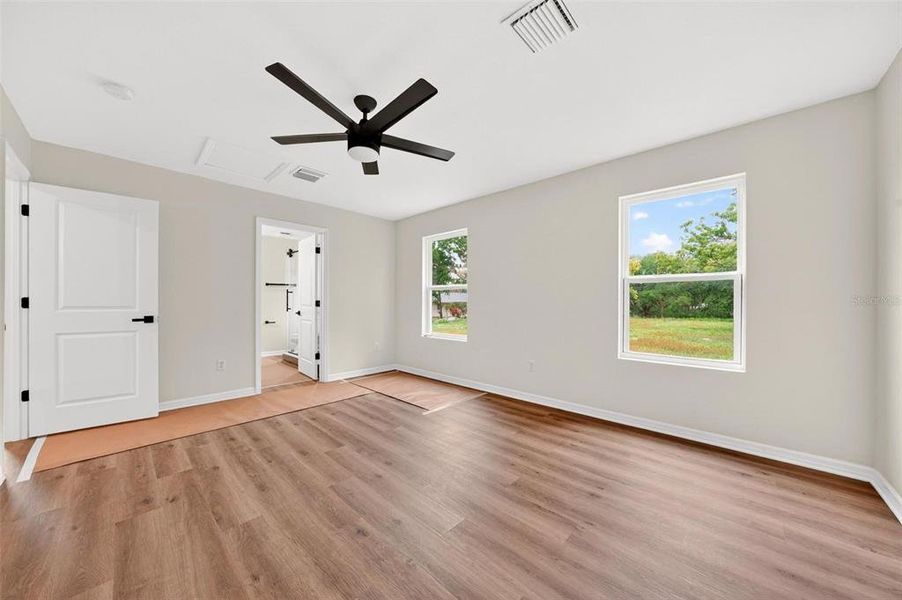 Spacious, unfurnished interior of a new home in , Leesburg (Image 33).