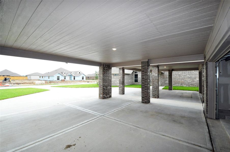 Exterior details and patio area of a home in , League City (Image 27).