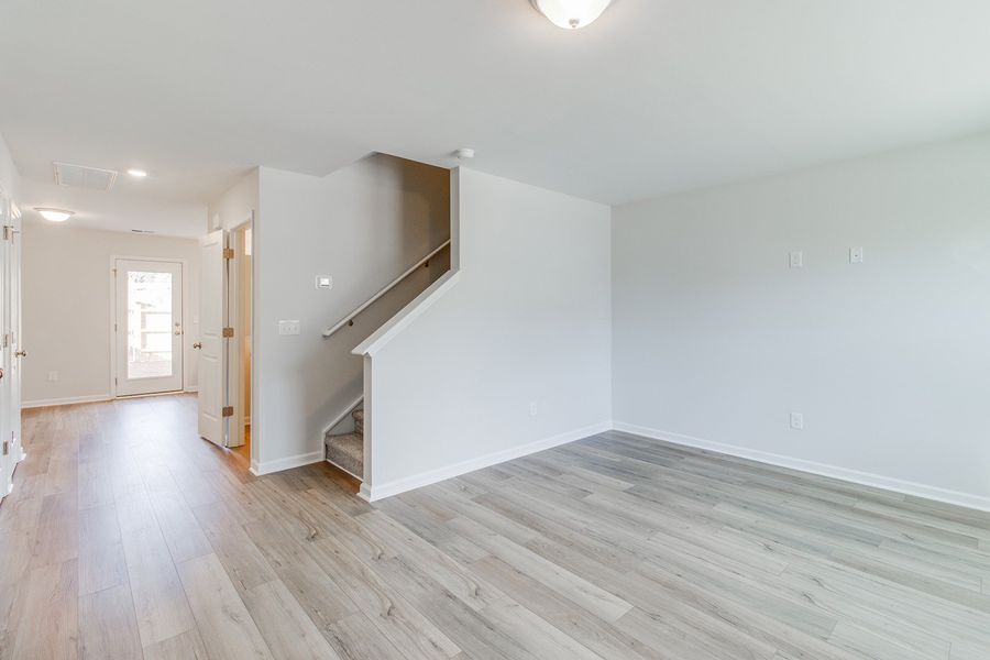 Spacious, unfurnished interior of a new home in Astoria, Columbia (Image 12).