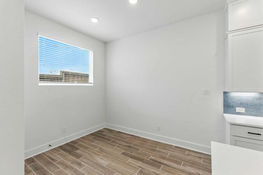 Spacious, unfurnished interior of a new home in Rose Hill, San Antonio (Image 20).