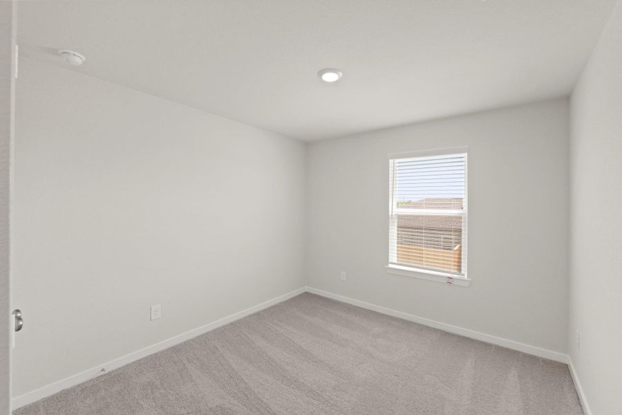 Spacious, unfurnished interior of a new home in River Ranch Trails, Dayton (Image 27).