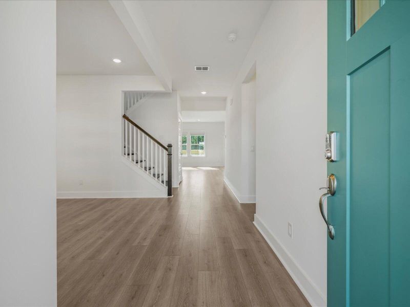 Spacious, unfurnished interior of a new home in , Summerville (Image 7).