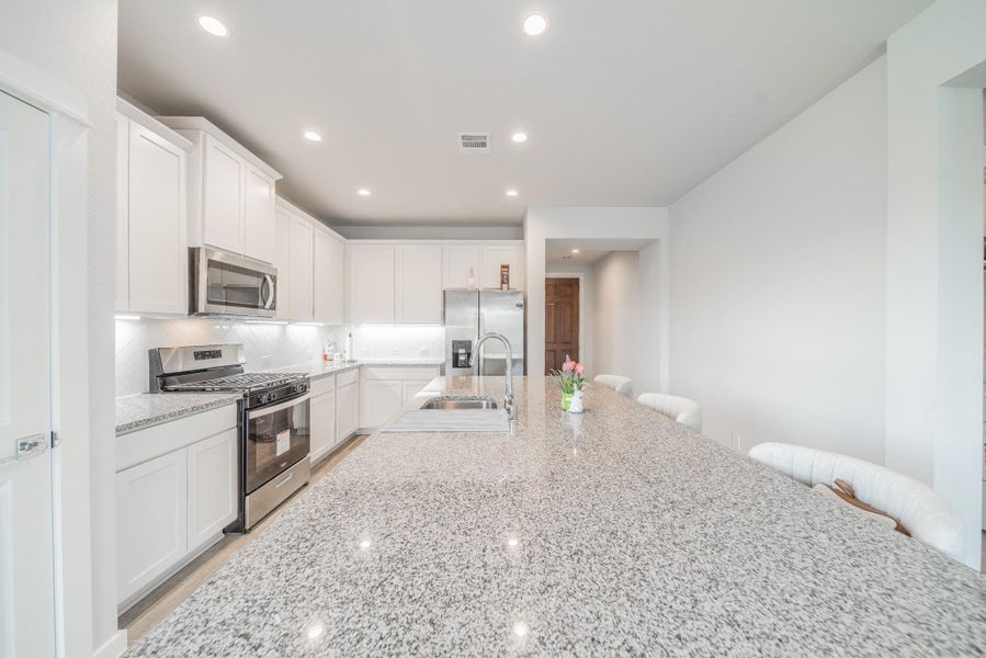 Furnished interior view inside a new home in Hunters Creek, Baytown (Image 5).