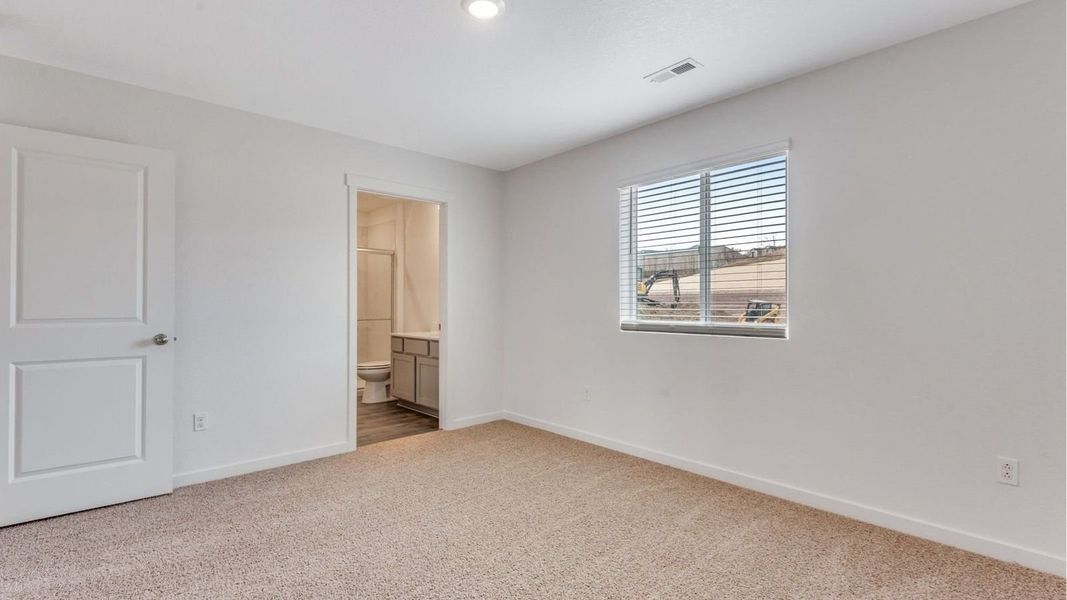 Spacious, unfurnished interior of a new home in Ellston Park, Colorado Springs (Image 21).