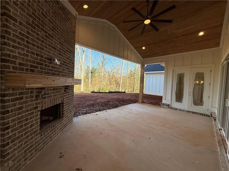 Exterior details and patio area of a home in , Athens (Image 14).