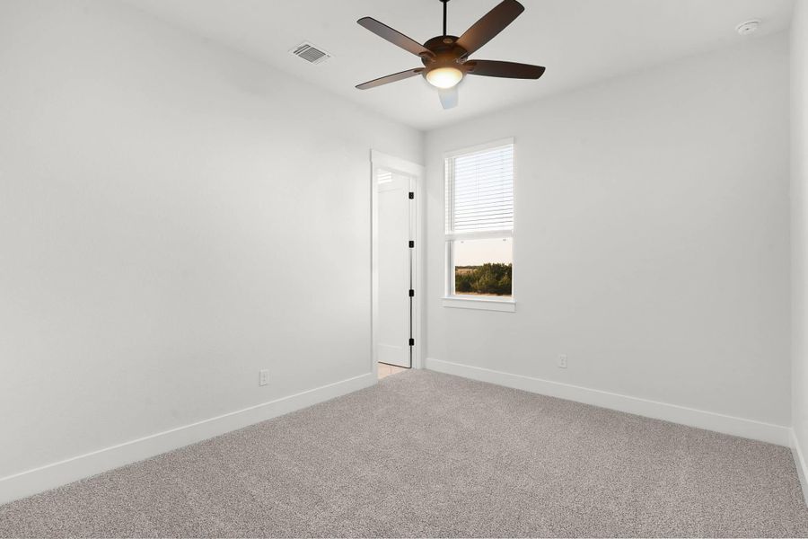 Spacious, unfurnished interior of a new home in Feathergrass, Florence (Image 49).