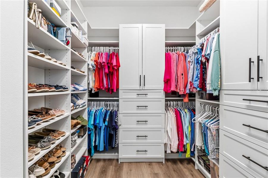 Furnished interior view inside a new home in Emerald Landing at Waterside at Lakewood Ranch – Cottage Series, Sarasota (Image 49). Furnished interior view inside a new home in Emerald Landing at Waterside at Lakewood Ranch – Cottage Series, Sarasota (Image 49).