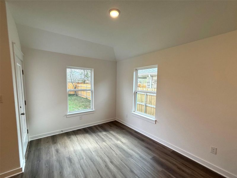 Spacious, unfurnished interior of a new home in Creeks Crossing, Elgin (Image 15).
