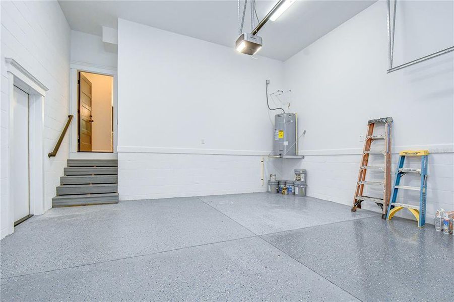Spacious, unfurnished interior of a new home in , Tampa (Image 43).