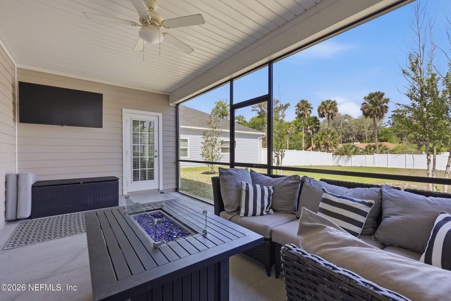 Exterior details and patio area of a home in , Jacksonville (Image 3).