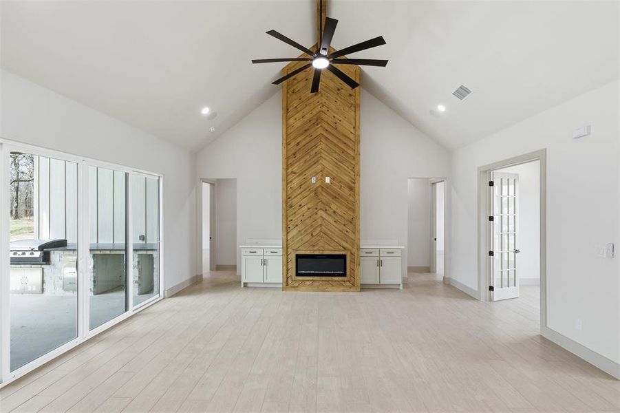 Spacious, unfurnished interior of a new home in , Fort Worth (Image 18).