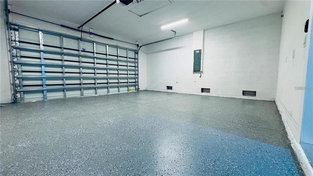 Spacious, unfurnished interior of a new home in , Port Charlotte (Image 11).