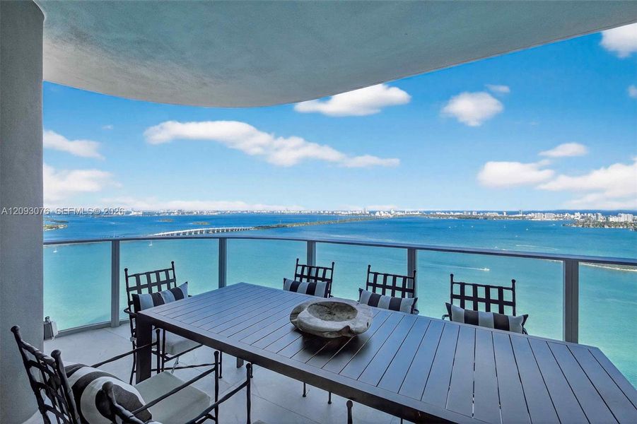 Condo located in Miami, FL showcasing its design and architecture (Image 5).