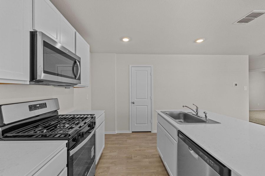 Furnished interior view inside a new home in , Maxwell (Image 9).