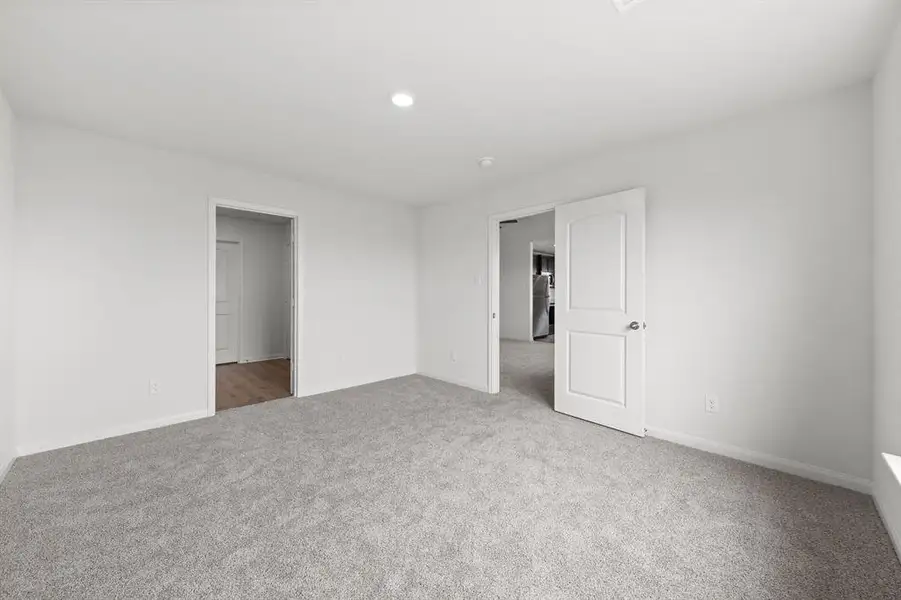 Spacious, unfurnished interior of a new home in Retreat at Fossil Creek, Fort Worth (Image 5).