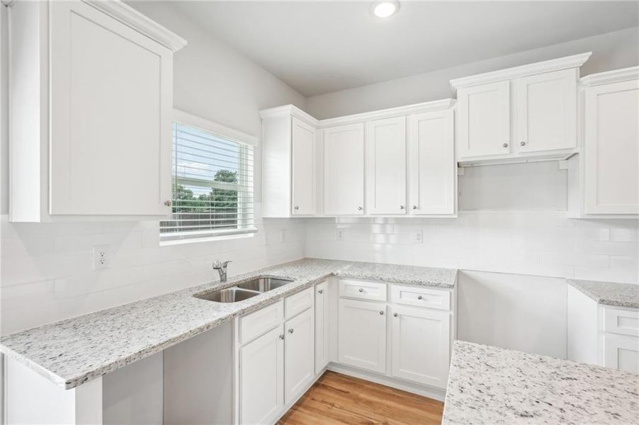 Furnished interior view inside a new home in Fairview Lake, Conyers (Image 7). Furnished interior view inside a new home in Fairview Lake, Conyers (Image 7).