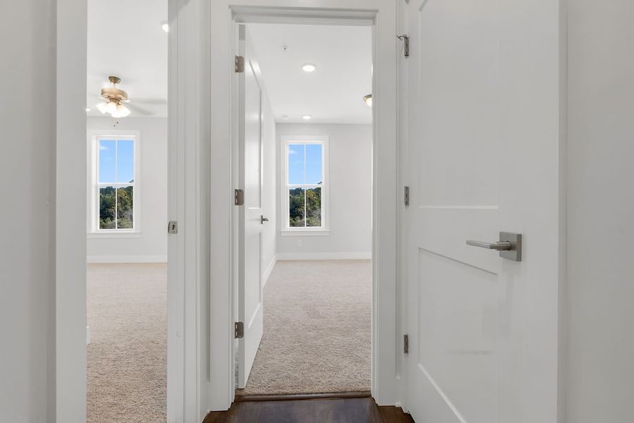 Spacious, unfurnished interior of a new home in Echo Park, Suwanee (Image 31).