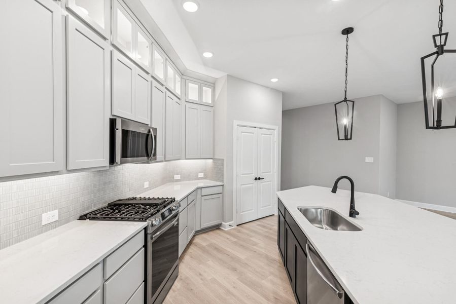 Furnished interior view inside a new home in The Highlands 55' - Encore Collection, Porter (Image 4). Furnished interior view inside a new home in The Highlands 55' - Encore Collection, Porter (Image 4).