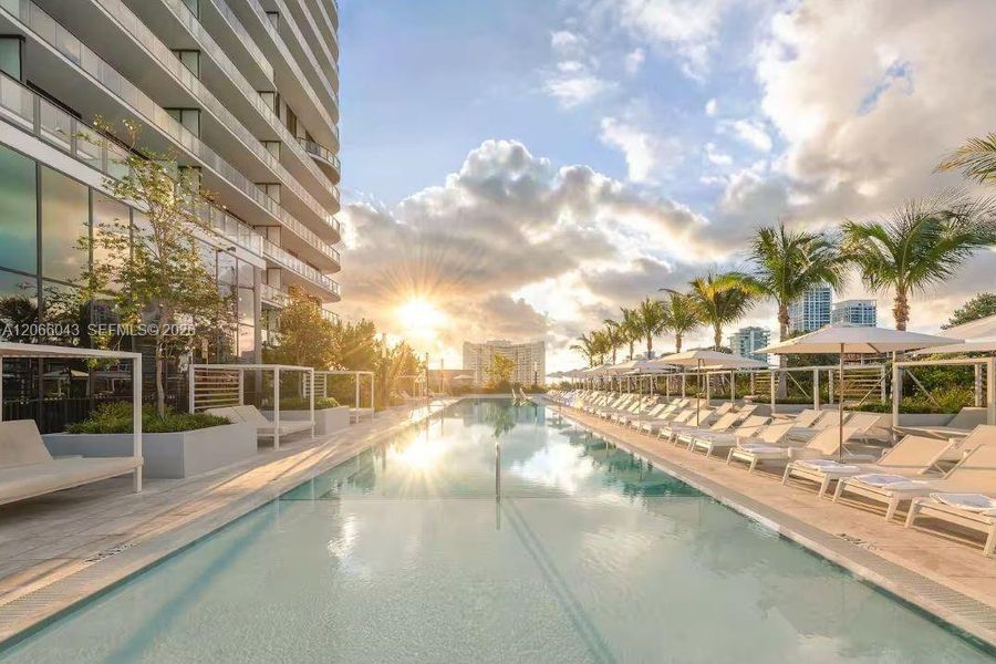 Condo located in Miami Beach, FL showcasing its design and architecture (Image 25).